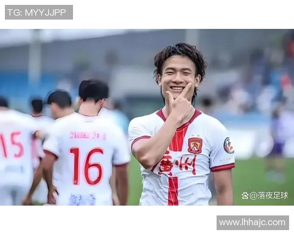 新疆黄皮肤足球明星的崛起与挑战展现中国足球的希望与未来