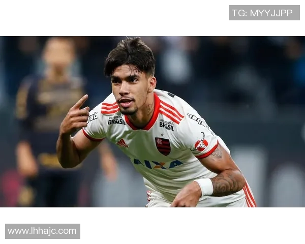 帕奎塔闪耀绿茵场展现足球才华引领球队新篇章